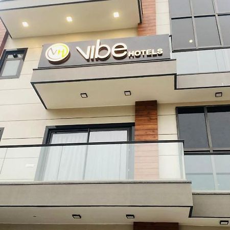 Vibe Hotel Noida Exterior foto