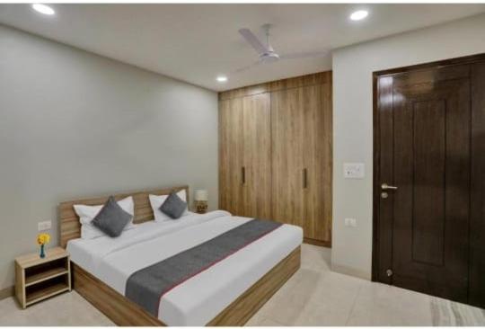 Vibe Hotel Noida Exterior foto